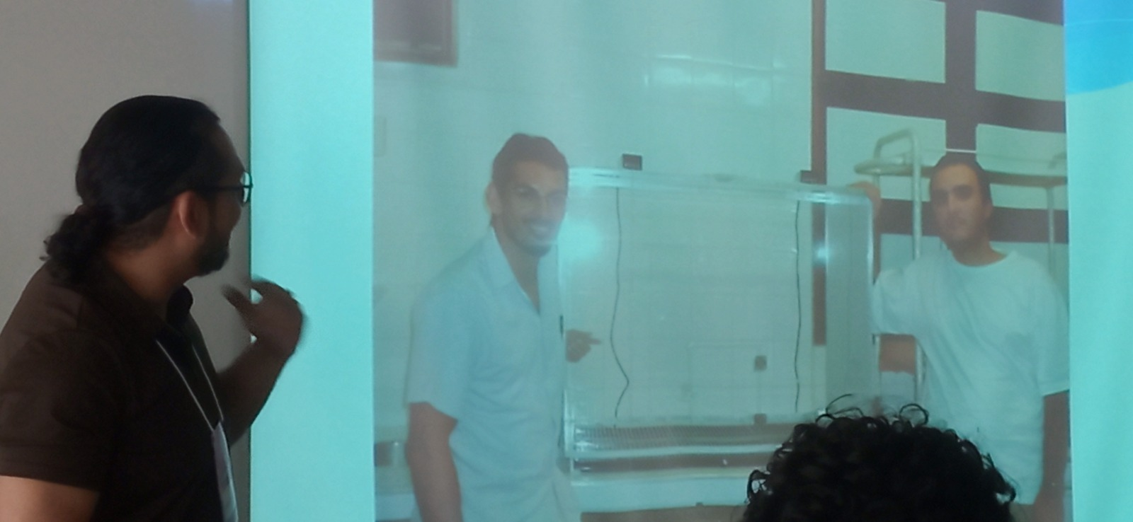 CRIACOM 2025 — Apresentação com projeção de vídeo do laboratório