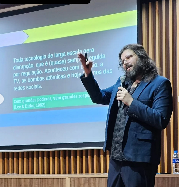 CRIACOM 2026 — Hernando em palestra